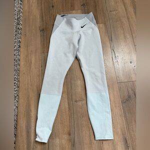 Nike Women’s Gray Leggings (Size S)